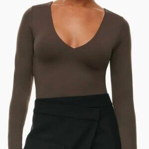 Aritzia Babaton Contour V Neck Long Sleeve